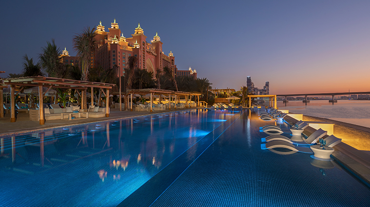 atlantis the palm white beach restaurant deck