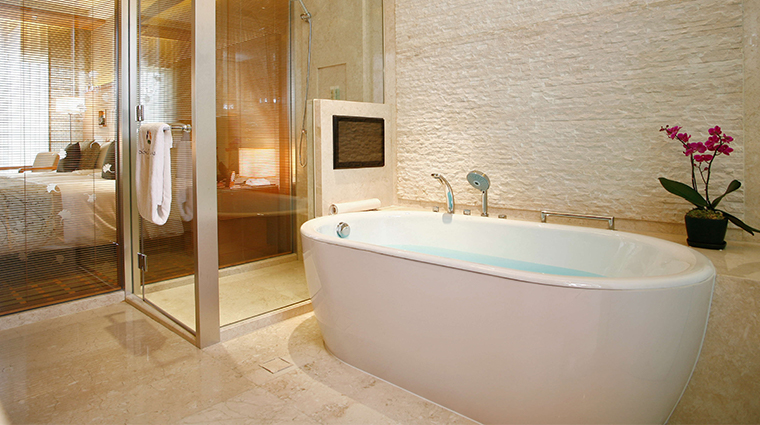 hotel okura macau tub