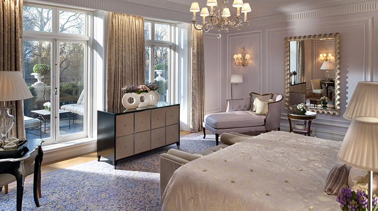 mandarin oriental hyde park london royal suite bed