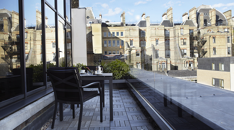 Property COMOTheHalkinLondon Hotel GuestroomSuite COMOSuiteBalcony TheCOMOGroup