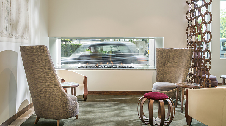 Property TheMetropolitanbyCOMOLondon Hotel PublicSpaces LobbyWindow TheCOMOGroup