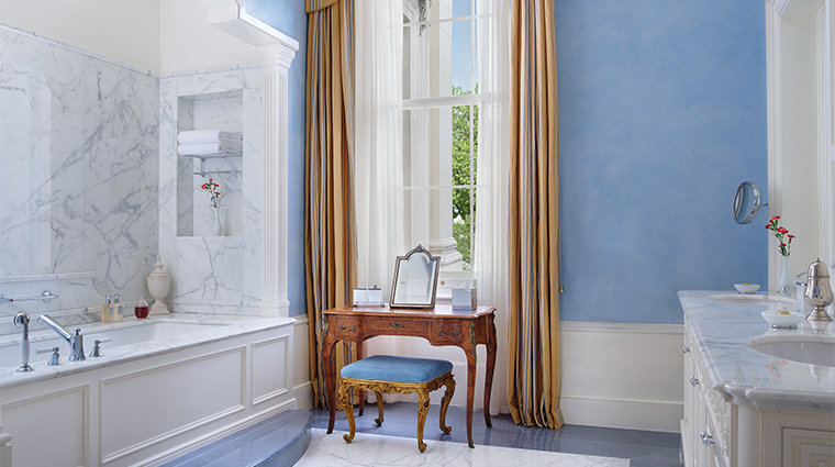 the lanesborough presidential suite bathroom