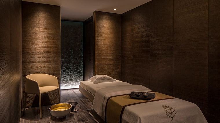 The Spa at Four Seasons Ten Trinity Square Treatment Room2